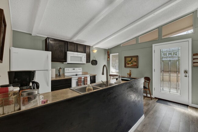 Building Photo - "Furnished 2-Bedroom Cottage Near Guadalup...
