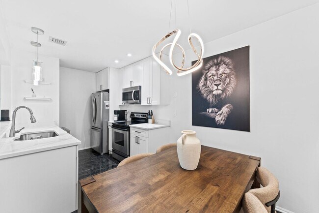 Building Photo - 800 River Rd