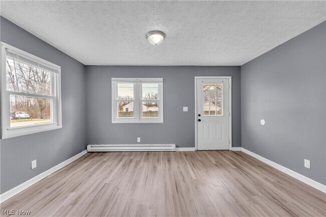 Foto del edificio - 1771 E 37th St