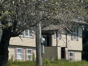 Building Photo - 176 Reynolds Rd