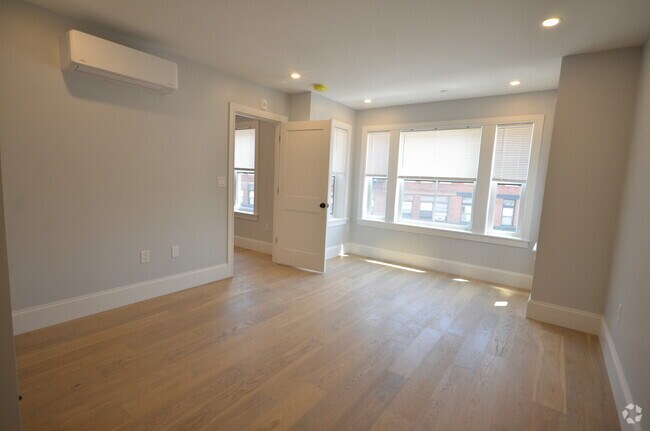 Building Photo - 355 Market St