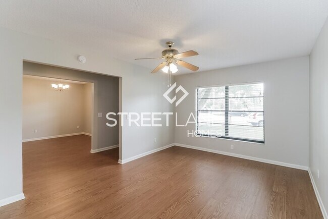 Building Photo - NOW OFFERING FIRST FULL MONTH FREE IF MOVE...