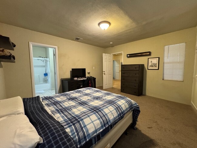 Large 12.5' x 14.5' Primary Suite - 11050 Keswick St