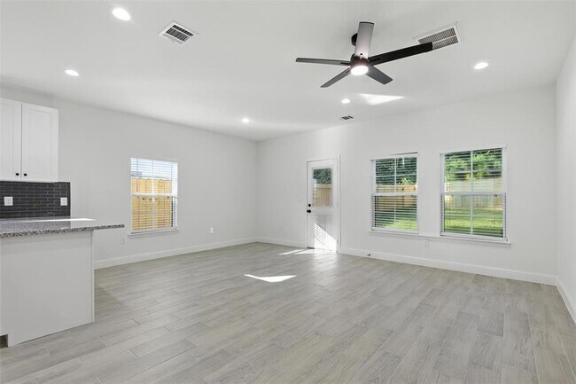 Foto del edificio - 914 Timberglen Ct