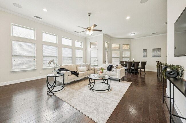 Foto del edificio - 913 Parkside Dr