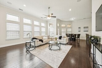 Building Photo - 913 Parkside Dr