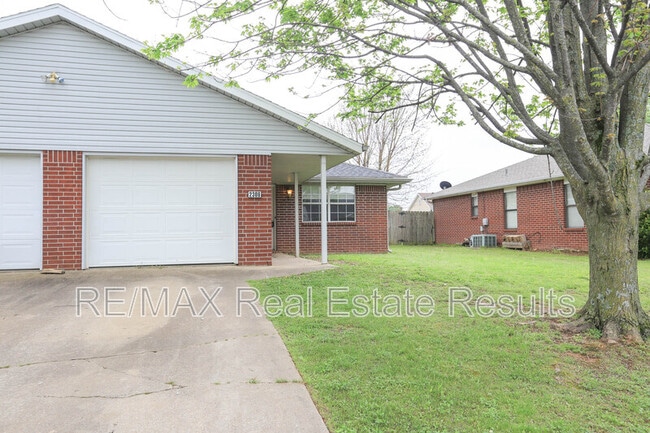 Building Photo - 2306 W Roselawn St
