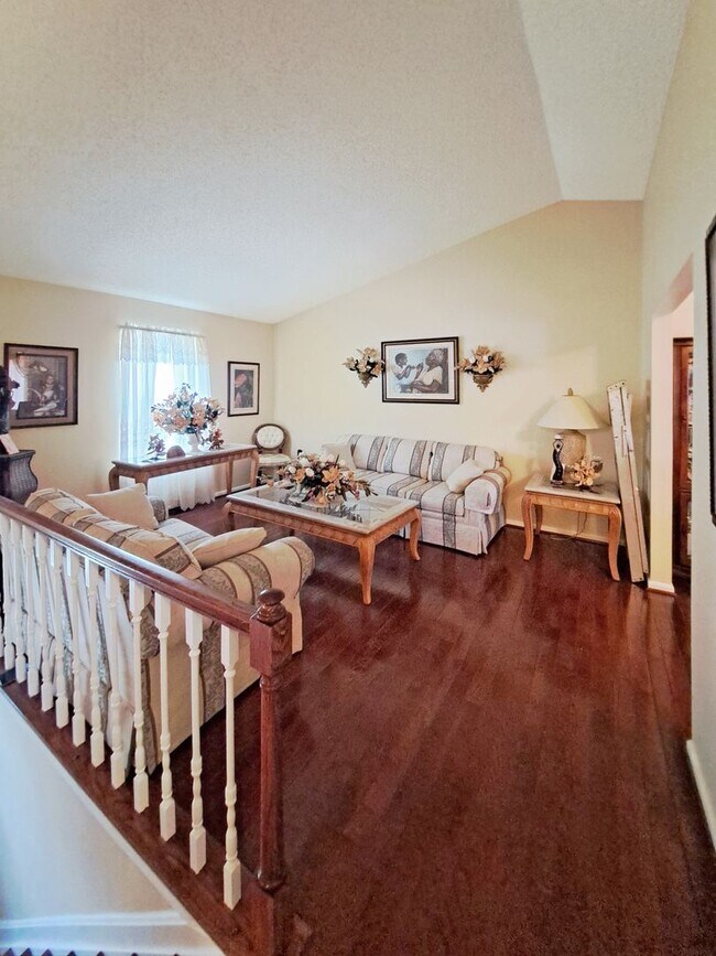 Building Photo - Spacious 2 Level SFH in Bowie with Modern ...
