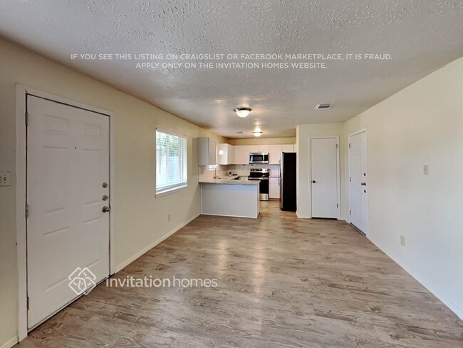 Building Photo - 9812 Robin St