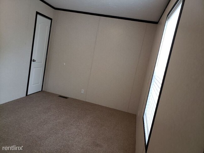 Building Photo - 3 br, 2 bath Mobile Home - 144 W 14th St