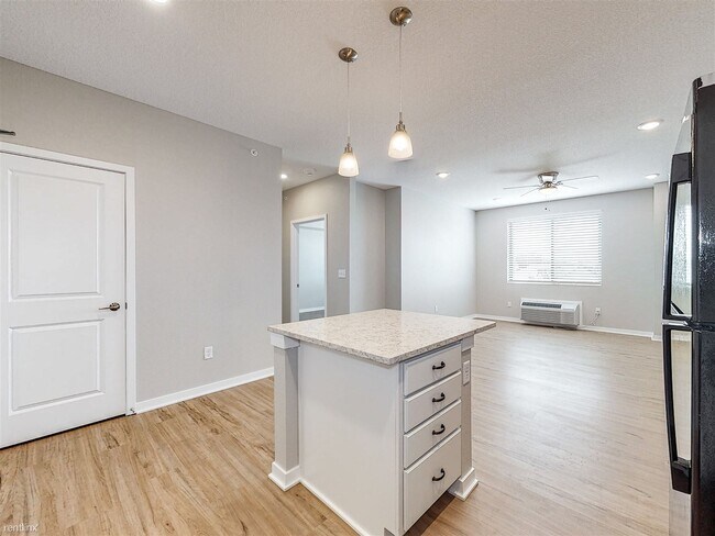Building Photo - 2 br, 2 bath Condo - Liberty Landing