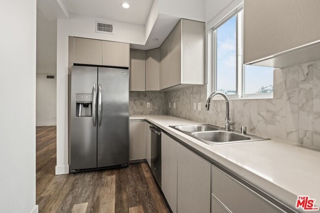 Foto del edificio - 2321 Fox Hills Dr