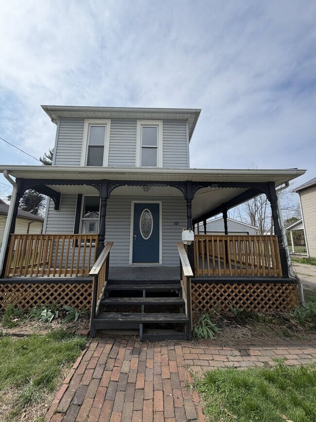 Building Photo - 1323 Lake Dr