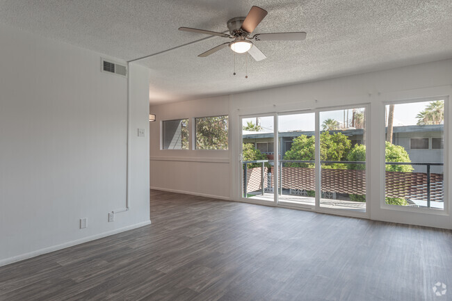 2BR, 2BA - 980 SF - The Phoenix Apartments on 6th Avenue