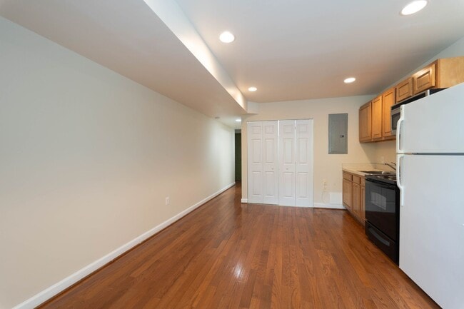 Building Photo - In the heart of DC's Shaw Neighborhood 1 B...
