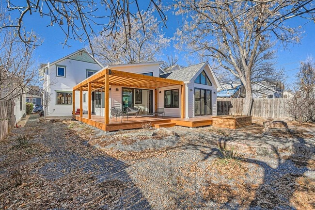 Building Photo - 824 La Farge Ave