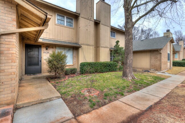 Building Photo - Spacious Hefner Village Townhome