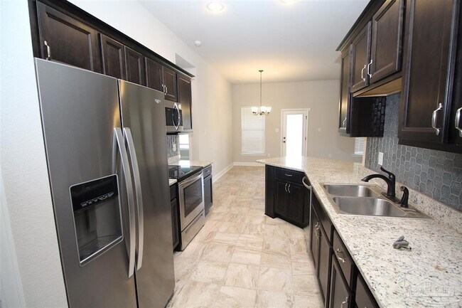 Foto del edificio - 8809 Bellawood Cir
