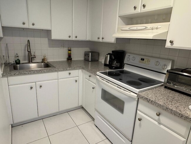 Photo - 3000 Riomar St Apartment
