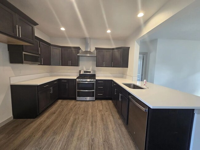 Building Photo - YECK-683