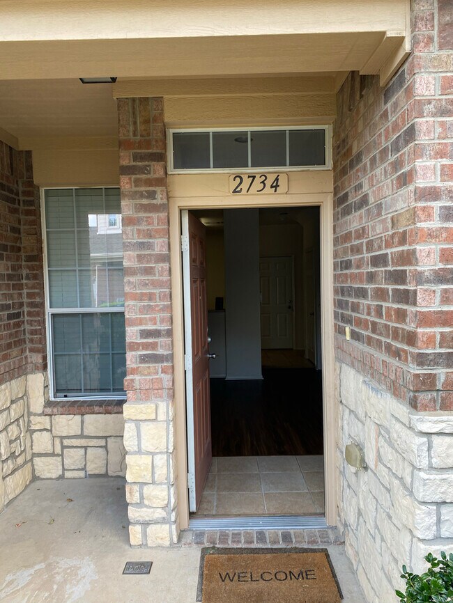 Building Photo - 3/2.5/2 Town Home - Grand Prairie