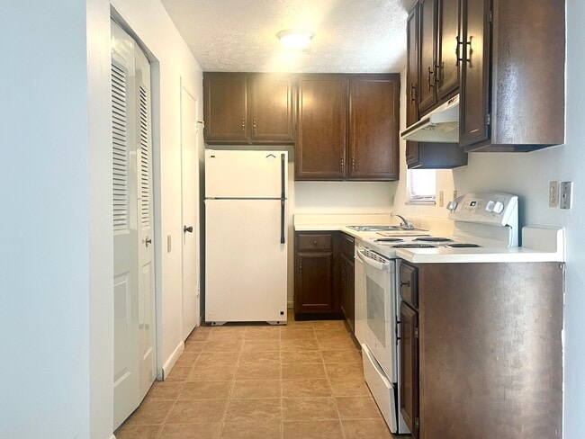 Kitchen - 2624 Henderson Ave
