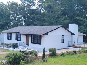 Building Photo - 3579 Kingsview Dr