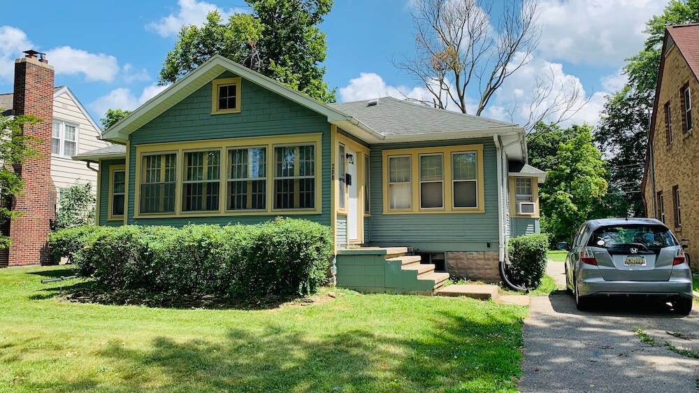 Primary Photo - 208 Kedzie St