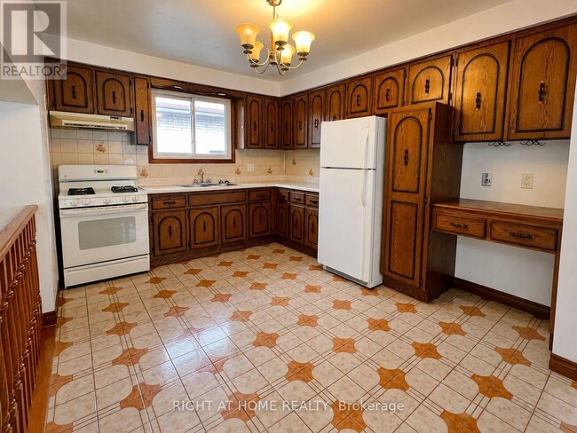 Building Photo - 39 Lisgar Ct