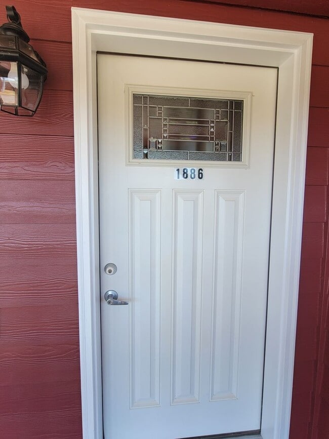 Building Photo - Charming 1 Bedroom 1 Bath W/Garage Parking