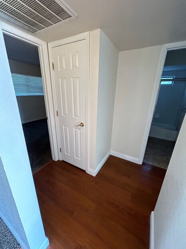 Foto del edificio - 3 bedroom 2 bathroom in SW Visalia