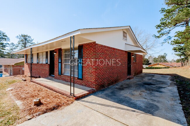 Building Photo - HOLIDAY SPECIAL! SIGN A LEASE BY NOVEMBER ...
