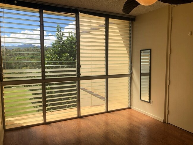 Building Photo - 95-2048-2048 Waikalani Pl