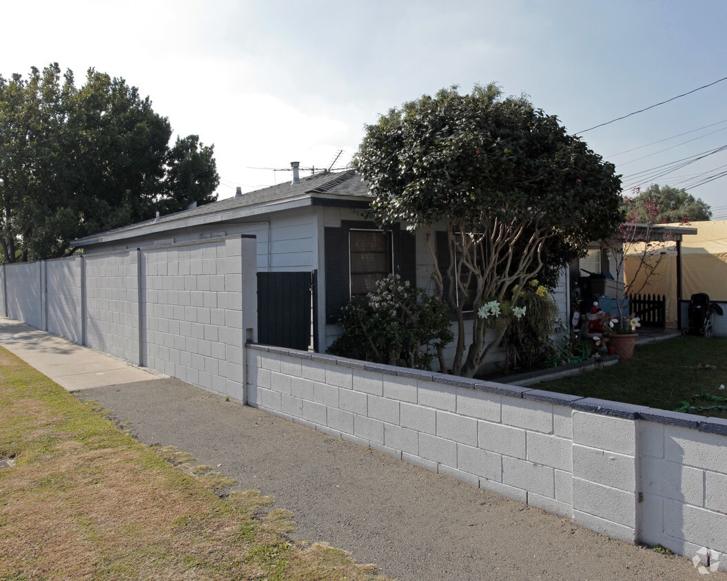 Building Photo - 8620 Lampson