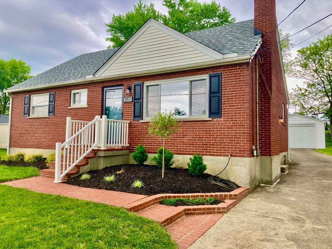 Primary Photo - 3893 Mantell Ave