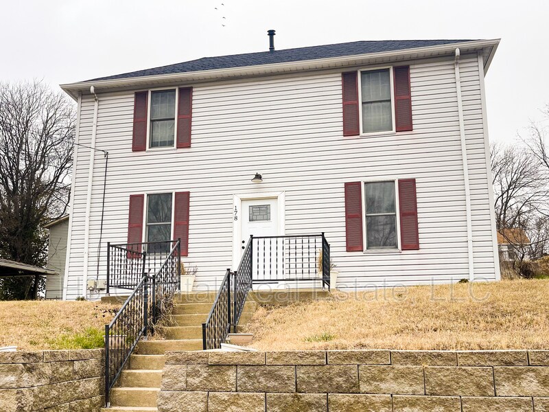 Primary Photo - 178 S Main St