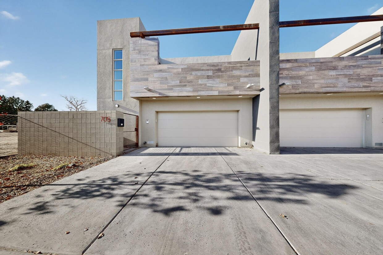 Foto principal - 705 Alcalde Pl SW