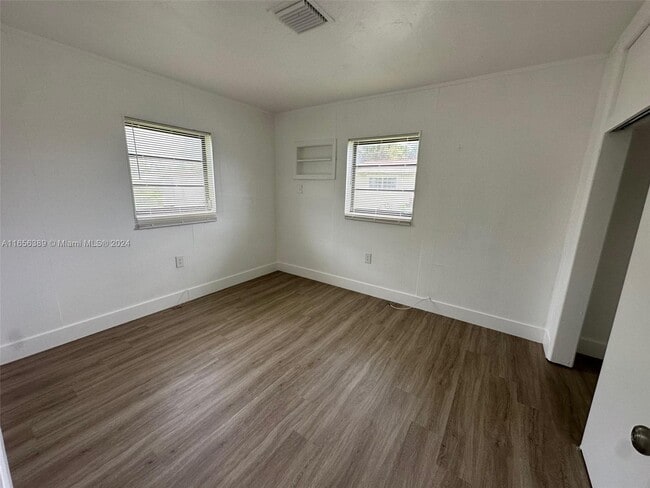 Building Photo - 735 NW 178th Terrace