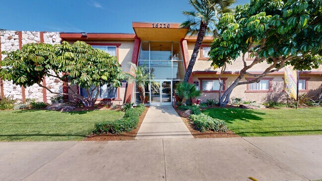 Foto del edificio - 16220 Cornuta Apartments