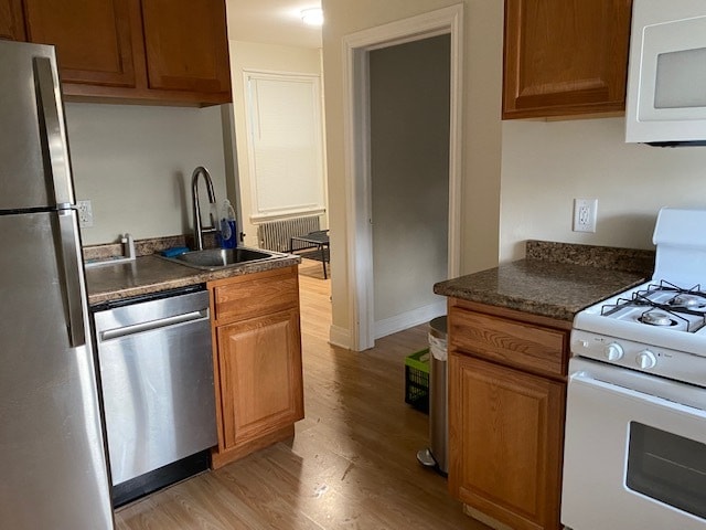 New appliances and window to back yard - 930 Chicago Ave