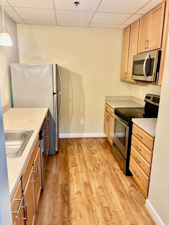 Building Photo - 1 bedroom/ 1 bathroom. Bennington on the Park