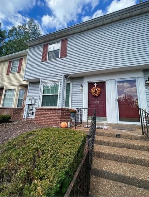 Foto principal - 403 Oak Forge Dr