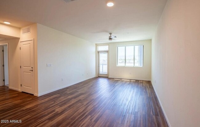 Foto del edificio - 2050 W Southern Ave