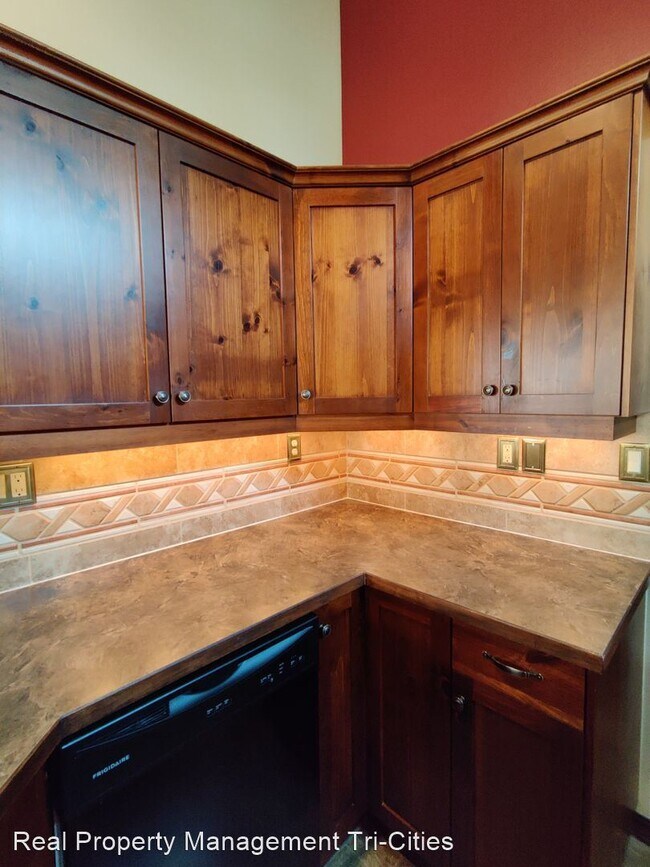 Building Photo - 3 br, 2 bath House - 1523 Sacajawea Av