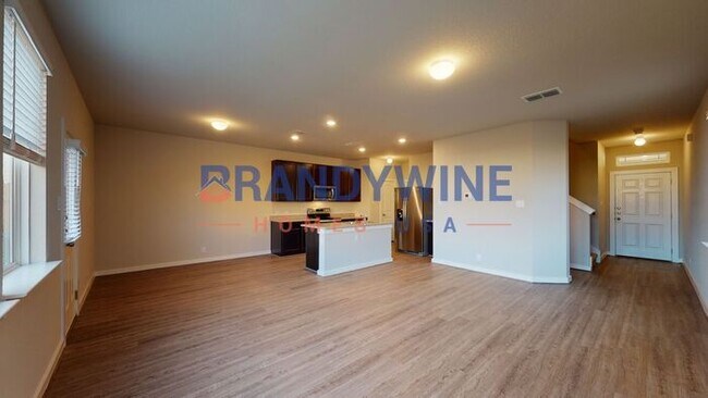 Building Photo - NEWER TOWNHOME