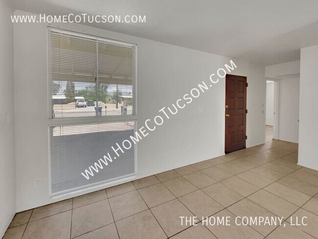 Building Photo - 3966 E Sylvane Dr