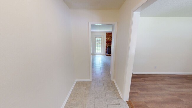 Foto del edificio - 3 Bedroom with 2 Living Rooms & finished b...