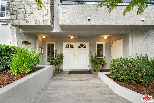 Foto del edificio - 10627 Ashton Ave