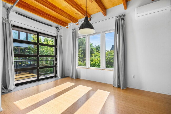 Photo - 500 Northeast Brazee Street Townhome