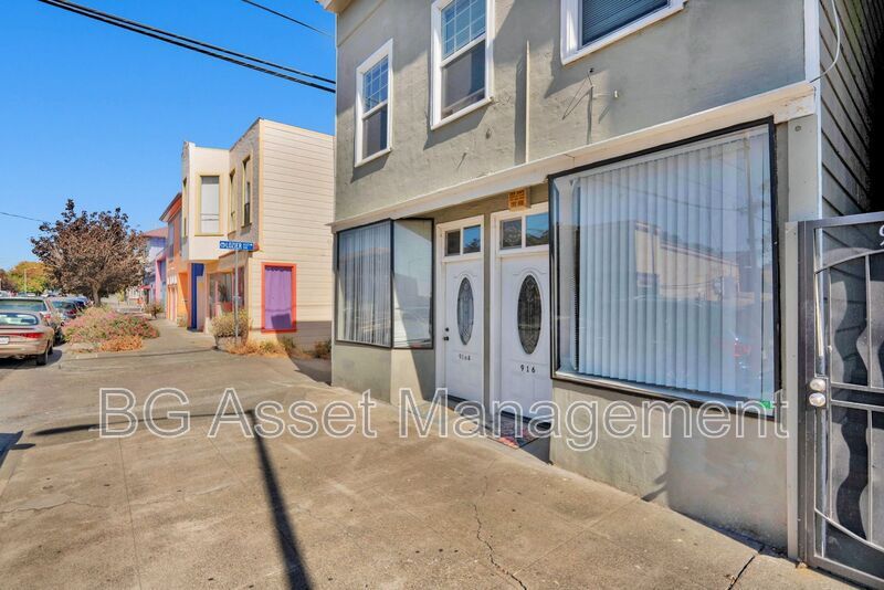 Primary Photo - 916 Marin St